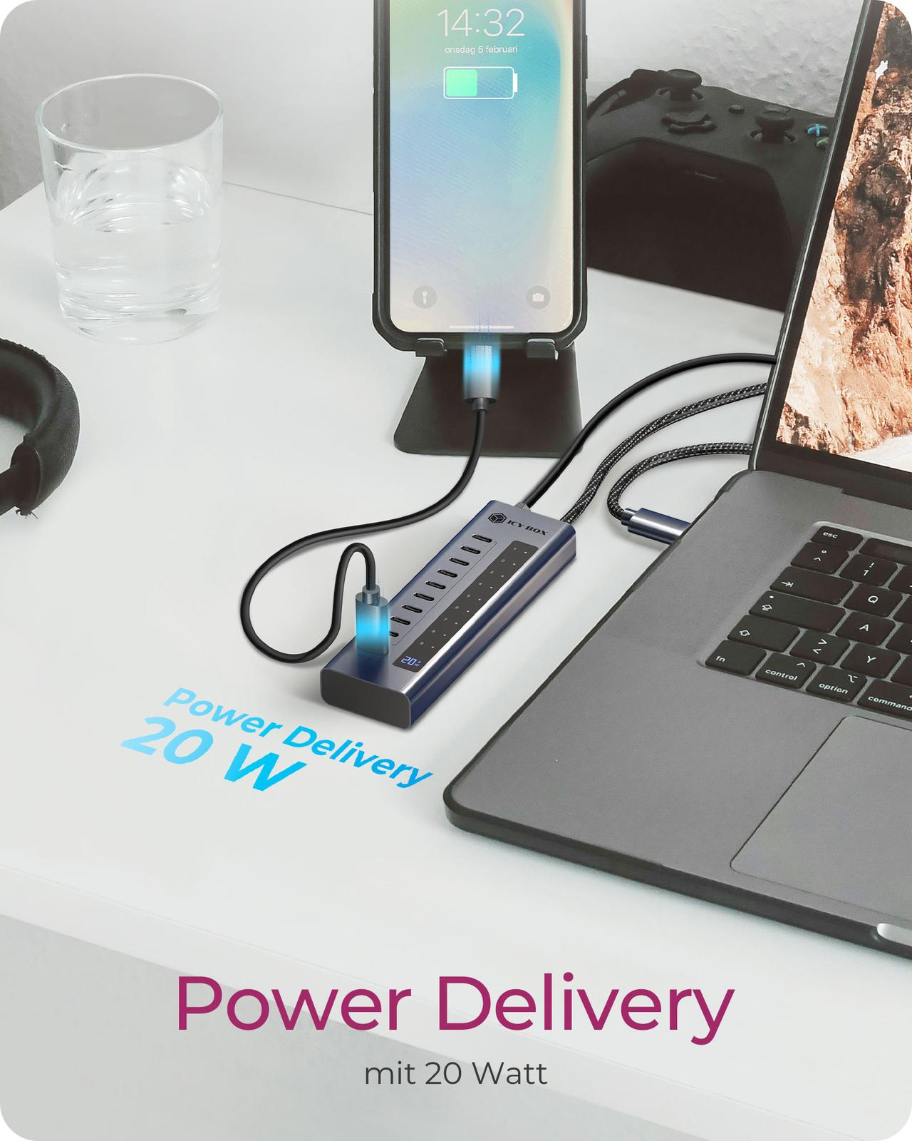 Un smartphone est connecté à un ordinateur portable via un hub USB-C.