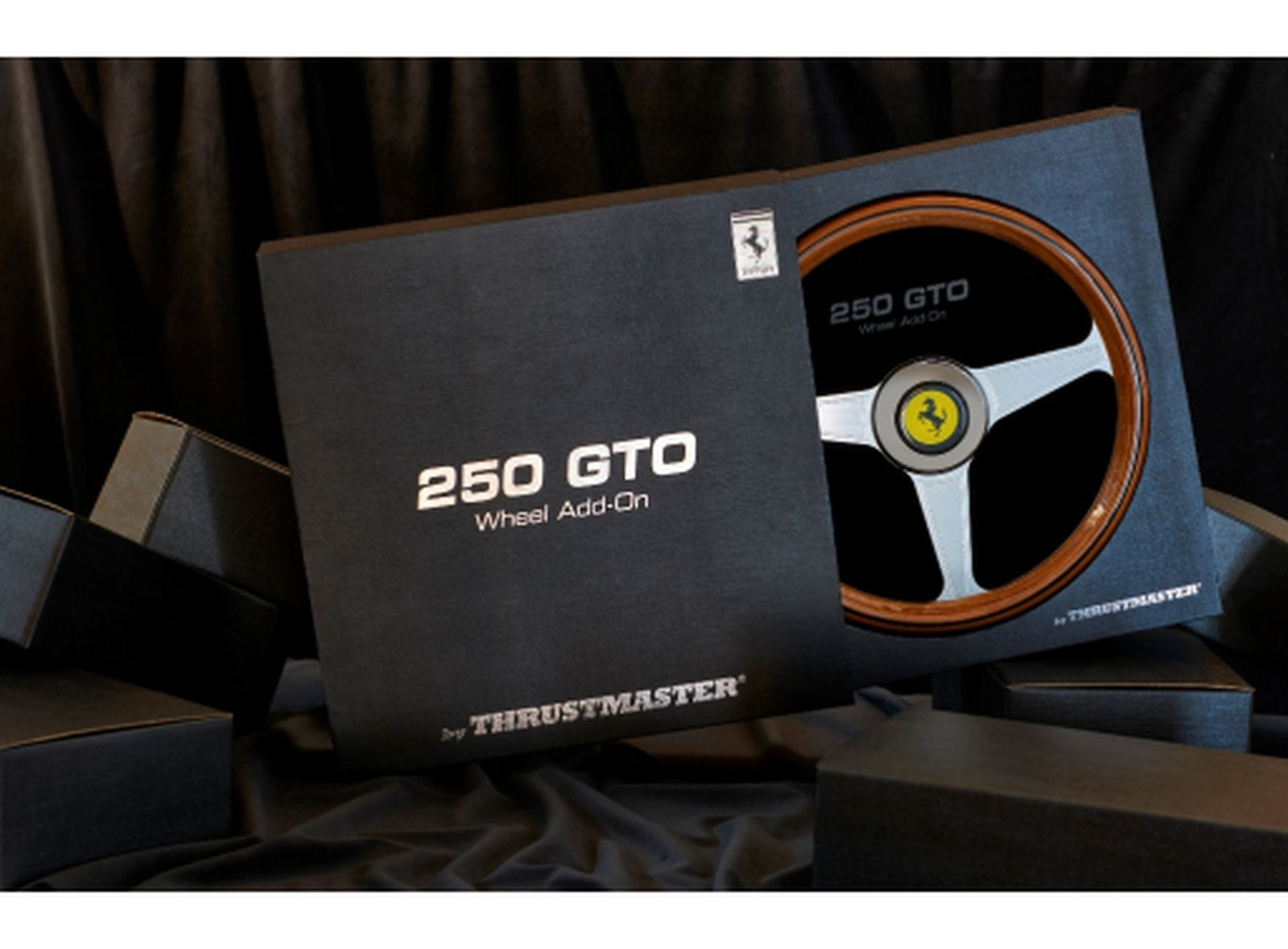 Ferrari 250 GTO Rad-Add-on in einer Box mit Thrustmaster-Logo.
