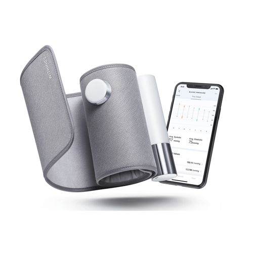 Bracciale per la pressione sanguigna grigio con tubo bianco e smartphone che mostra dati.