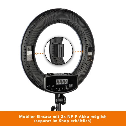 Ringlicht mit digitalem Display und Akku-Schacht. Weißer Hintergrund.