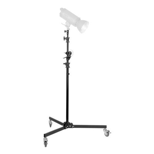 Ein schwarzer Lampenstativ mit Rollen und einer leichten Lampe.