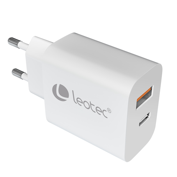 Una spina caricatore Leotec bianca con porte USB-A e USB-C.