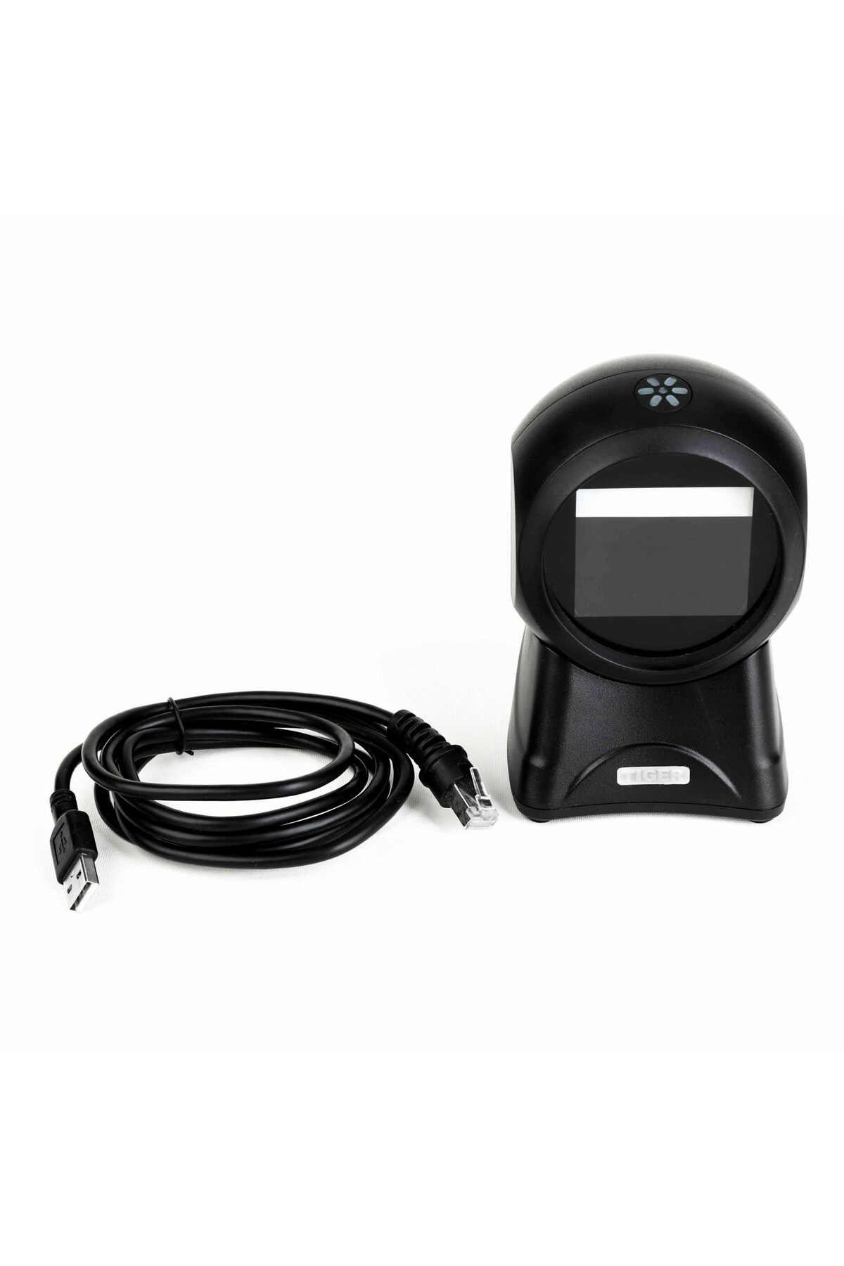 Beyaz arka plan üzerinde USB kablolu siyah barkod tarayıcı.