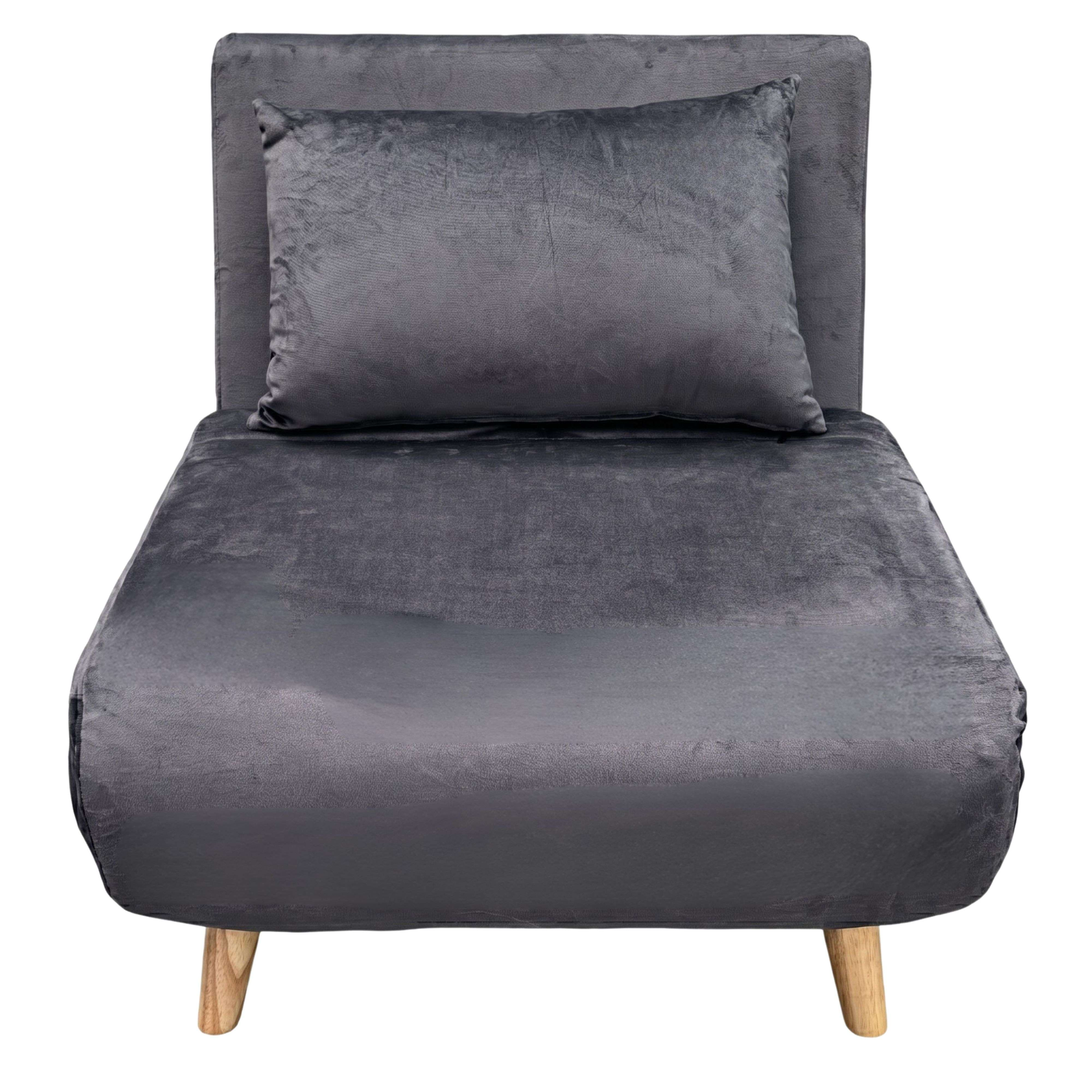 Un sillón gris oscuro con un cojín y cuatro patas de madera.