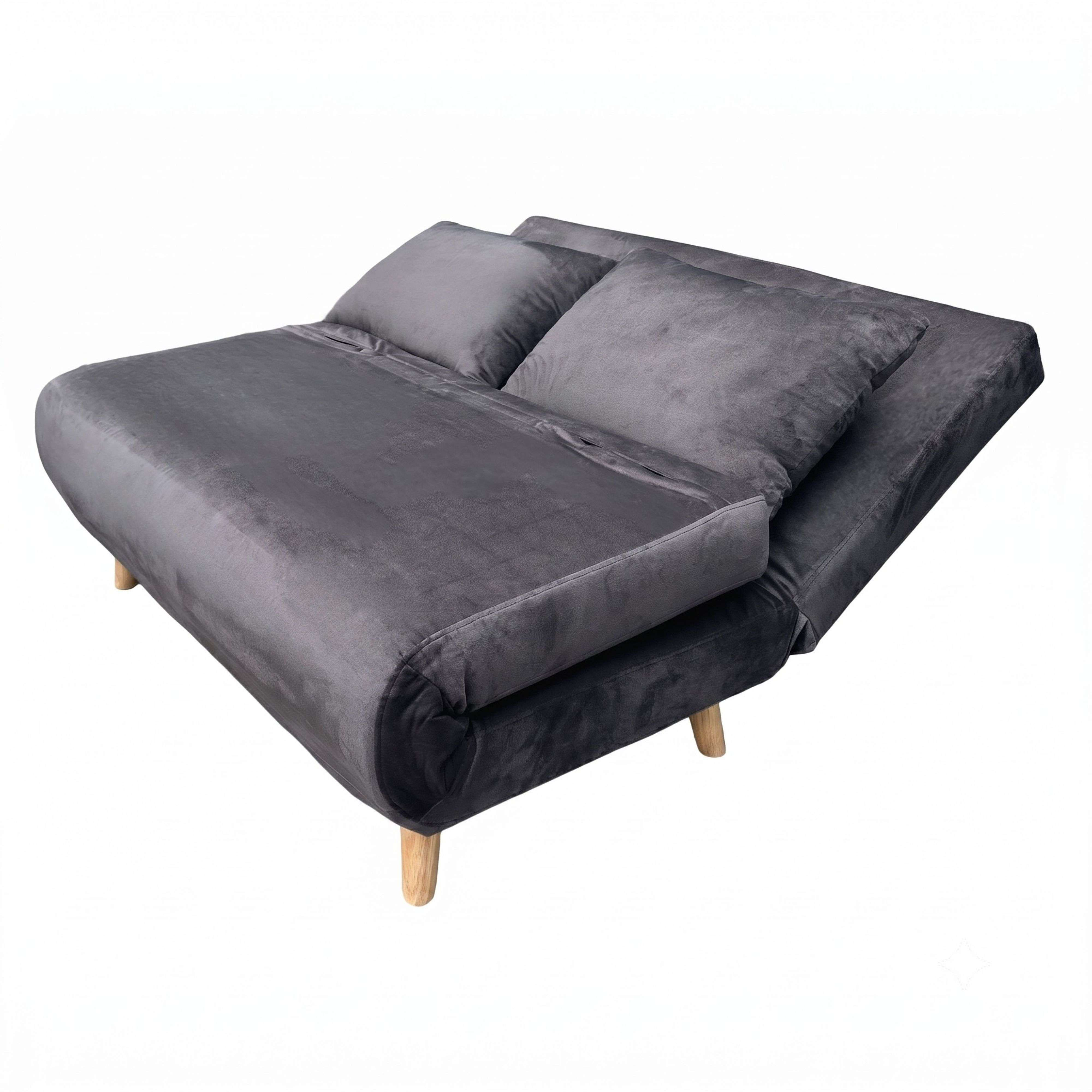 Sofá cama gris con dos almohadas y patas de madera, sobre fondo blanco.