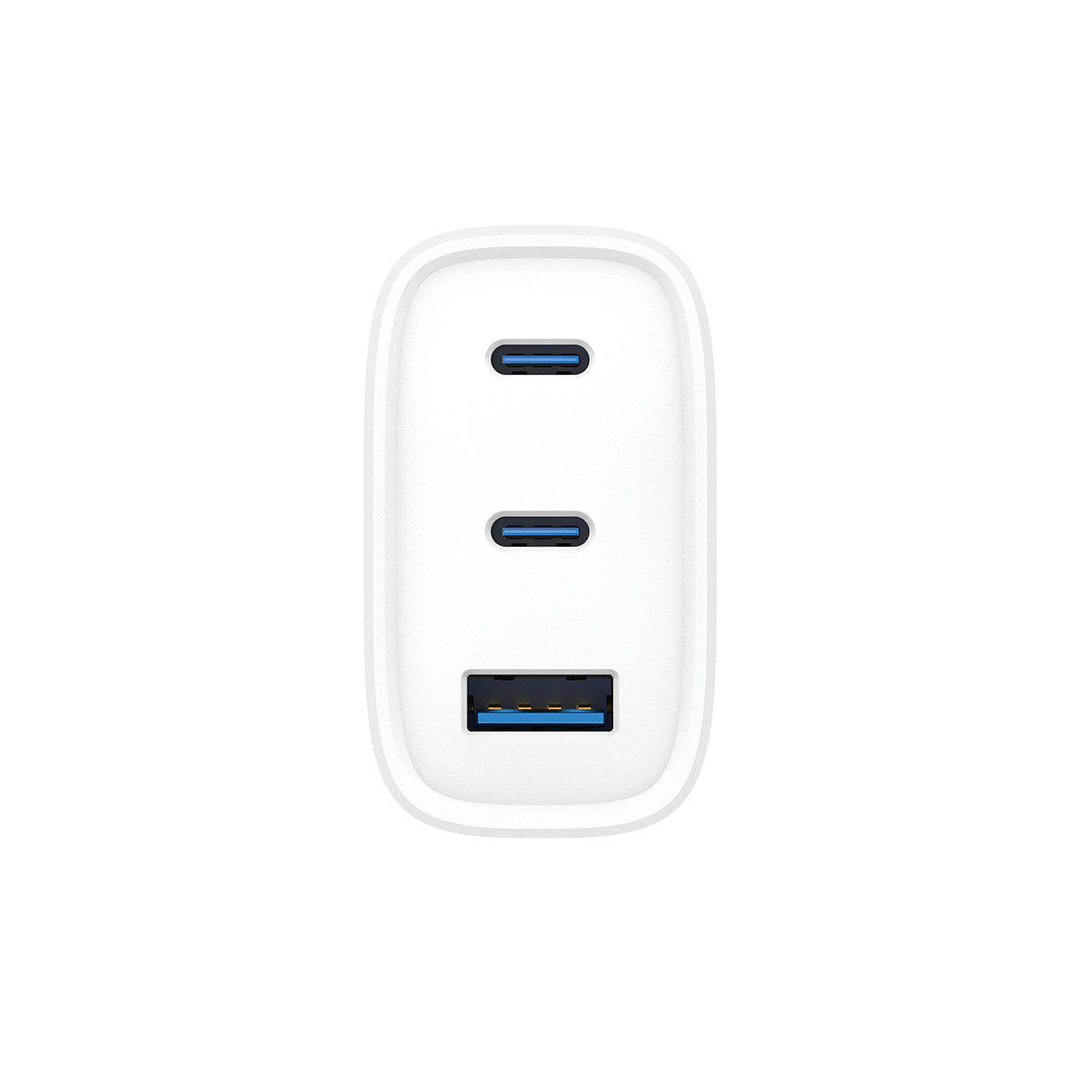 Un enchufe de carga blanco con dos puertos USB-C y un puerto USB-A.