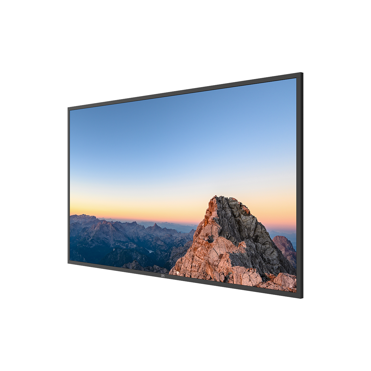 Una pantalla grande muestra una cordillera al atardecer, con un pico rocoso en primer plano.
