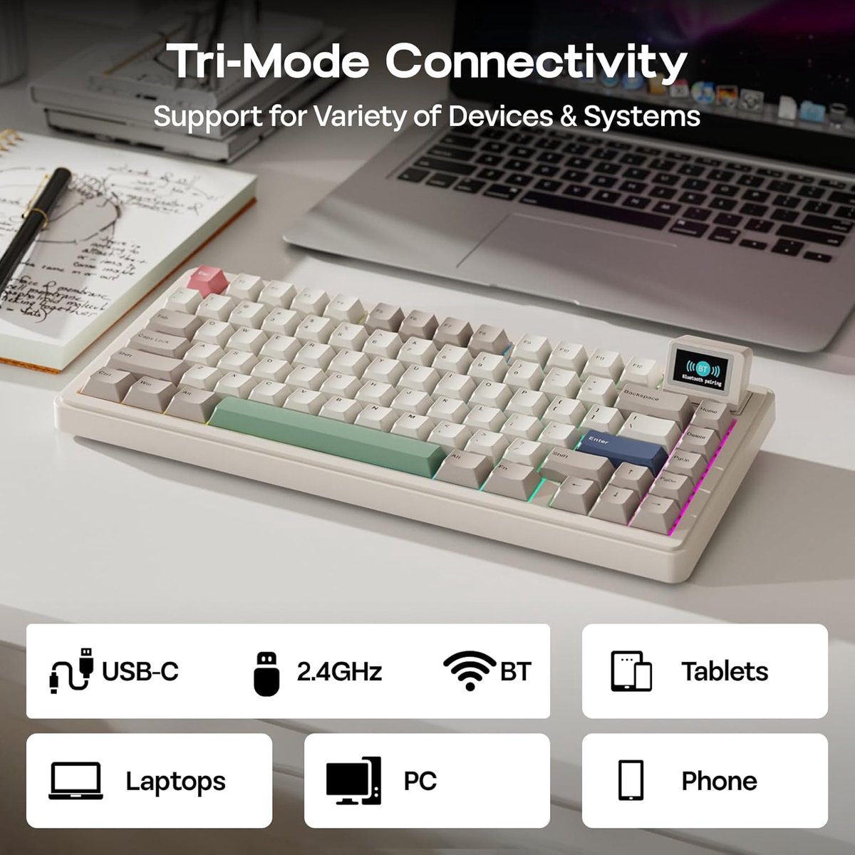 Un clavier blanc aux touches de couleurs variées, à côté d'un ordinateur portable et d'un carnet.