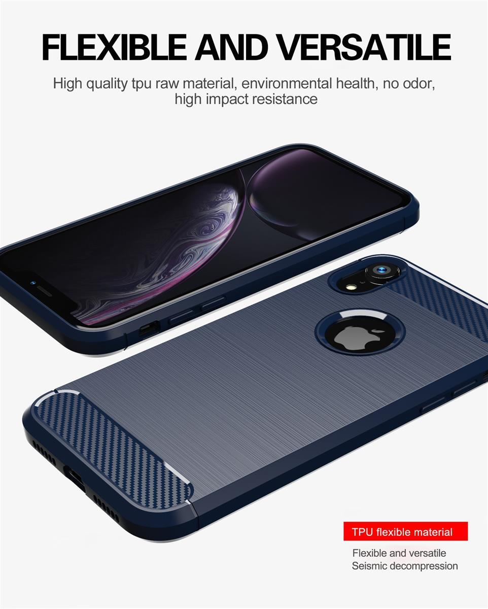 Due custodie per telefono blu scuro con aspetto metallico spazzolato e motivo in fibra di carbonio.