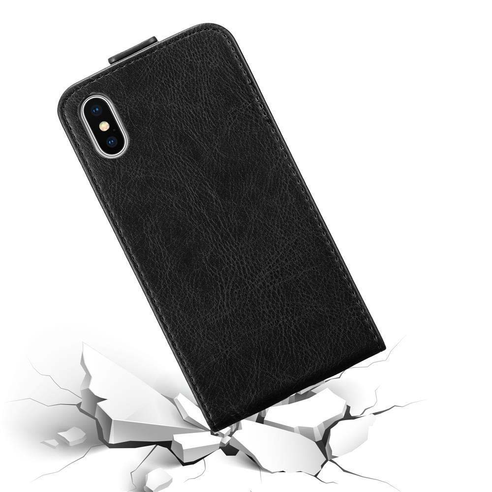 Schwarze Handyhülle mit Kameraöffnung fällt auf zerbrochenen Boden.