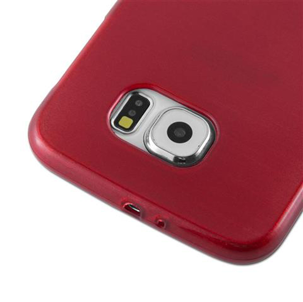 Primo piano di una custodia rossa per telefono con modulo fotocamera e flash.