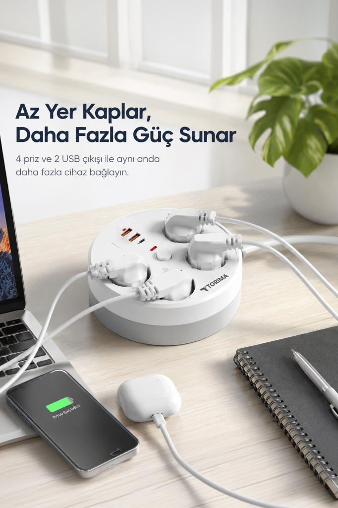 4 prizli ve 2 USB'li yuvarlak beyaz güç adaptörü, bir akıllı telefonu şarj ediyor.