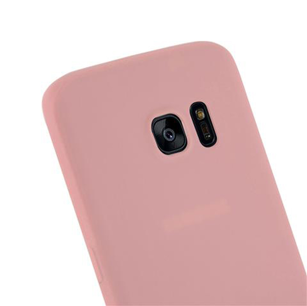 Funda de teléfono rosa que muestra el módulo de cámara y flash.