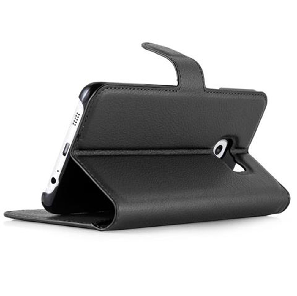 Custodia in pelle nera per tablet, utilizzata come supporto.