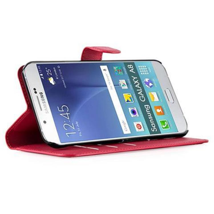 Ein rotes Klapphandyhülle mit einem weißen Samsung Galaxy A8 Smartphone.