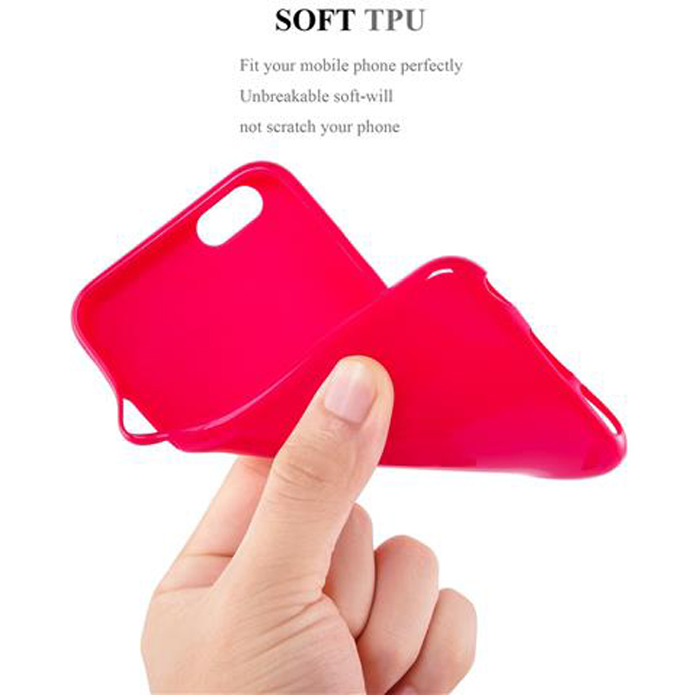 Una mano tiene una cover per telefono rossa e flessibile.