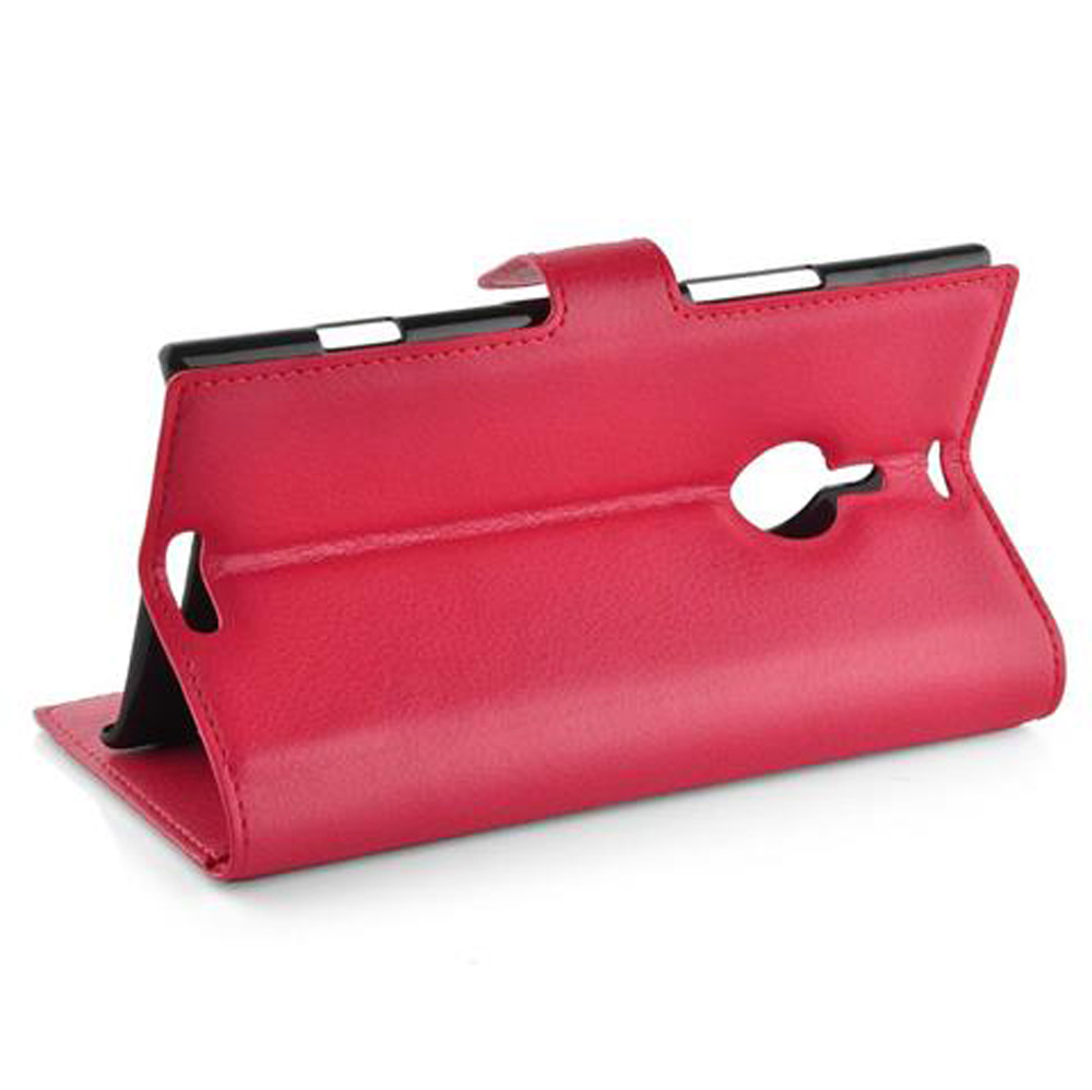 Una custodia rossa per tablet, piegata per fungere da supporto, con cinturino.