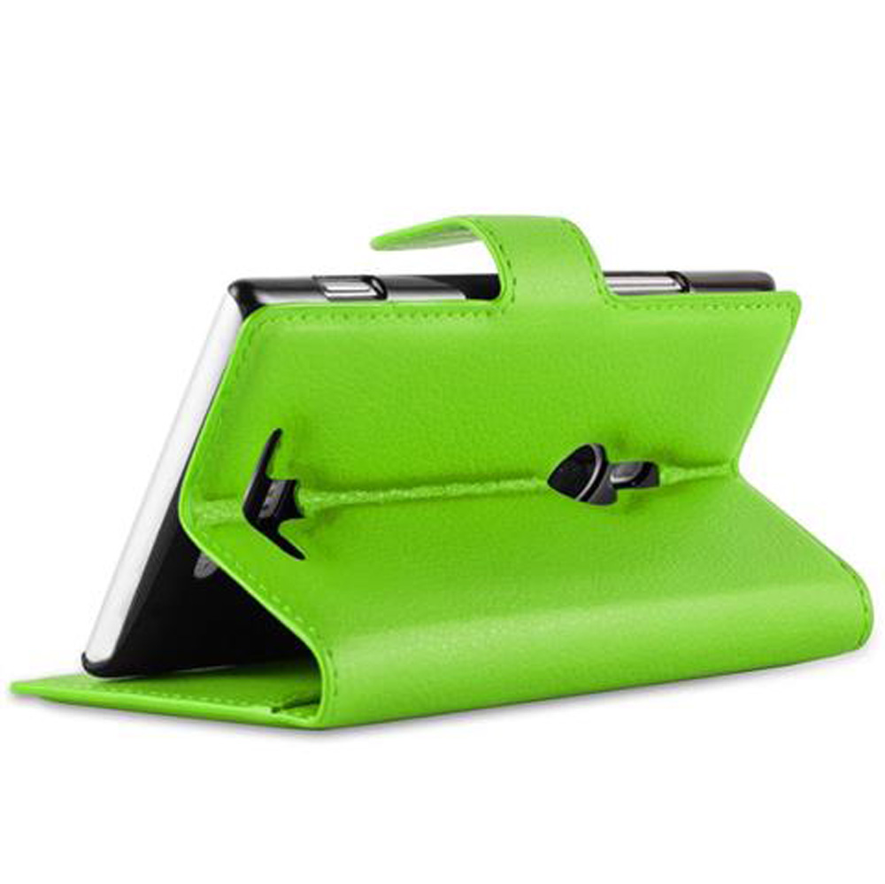 Custodia verde per tablet con flip cover e chiusura magnetica, su sfondo bianco.