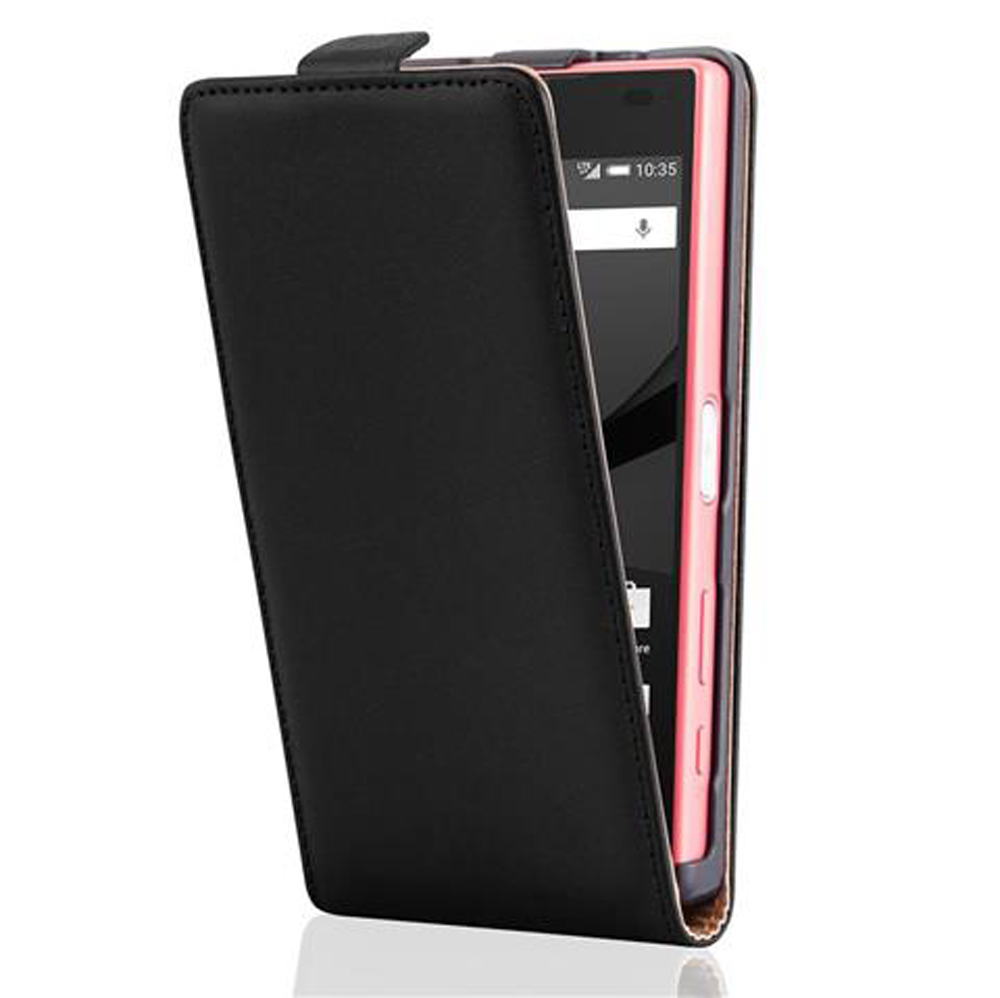 Ein schwarzes Handy-Flip-Case, das teilweise geöffnet ist und ein rosa Handy mit schwarzem Bildschirm zeigt.