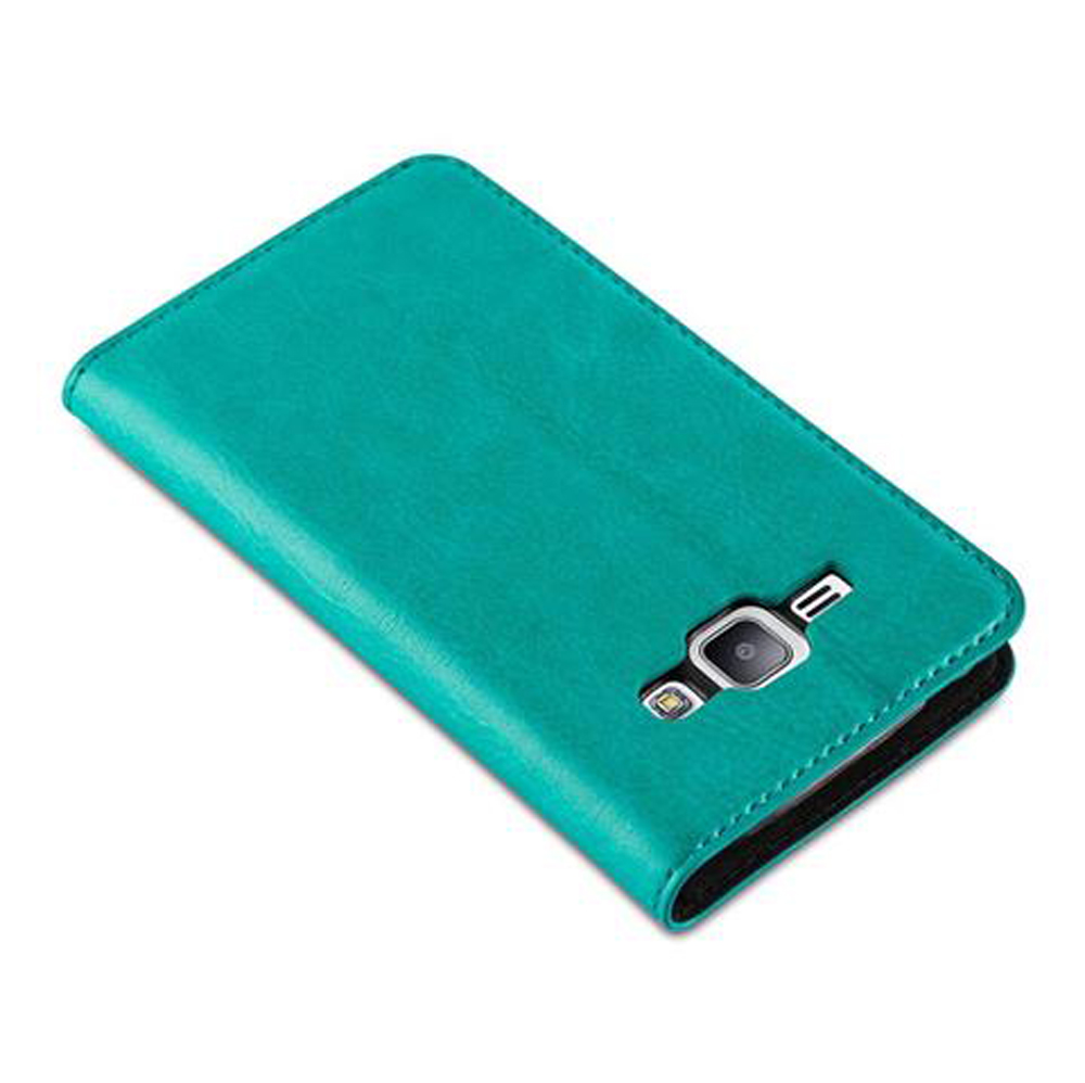 Una custodia a libro per telefono verde acqua con foro per fotocamera e logo.