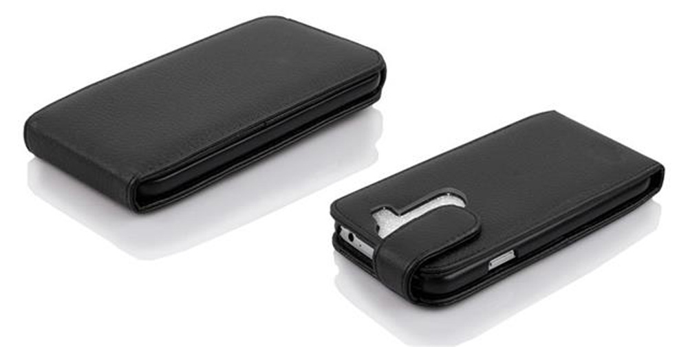 Dos fundas de teléfono de cuero negro sobre fondo blanco.