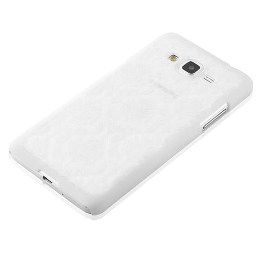 Viene mostrato un telefono Samsung bianco con retro testurizzato e obiettivo della fotocamera.