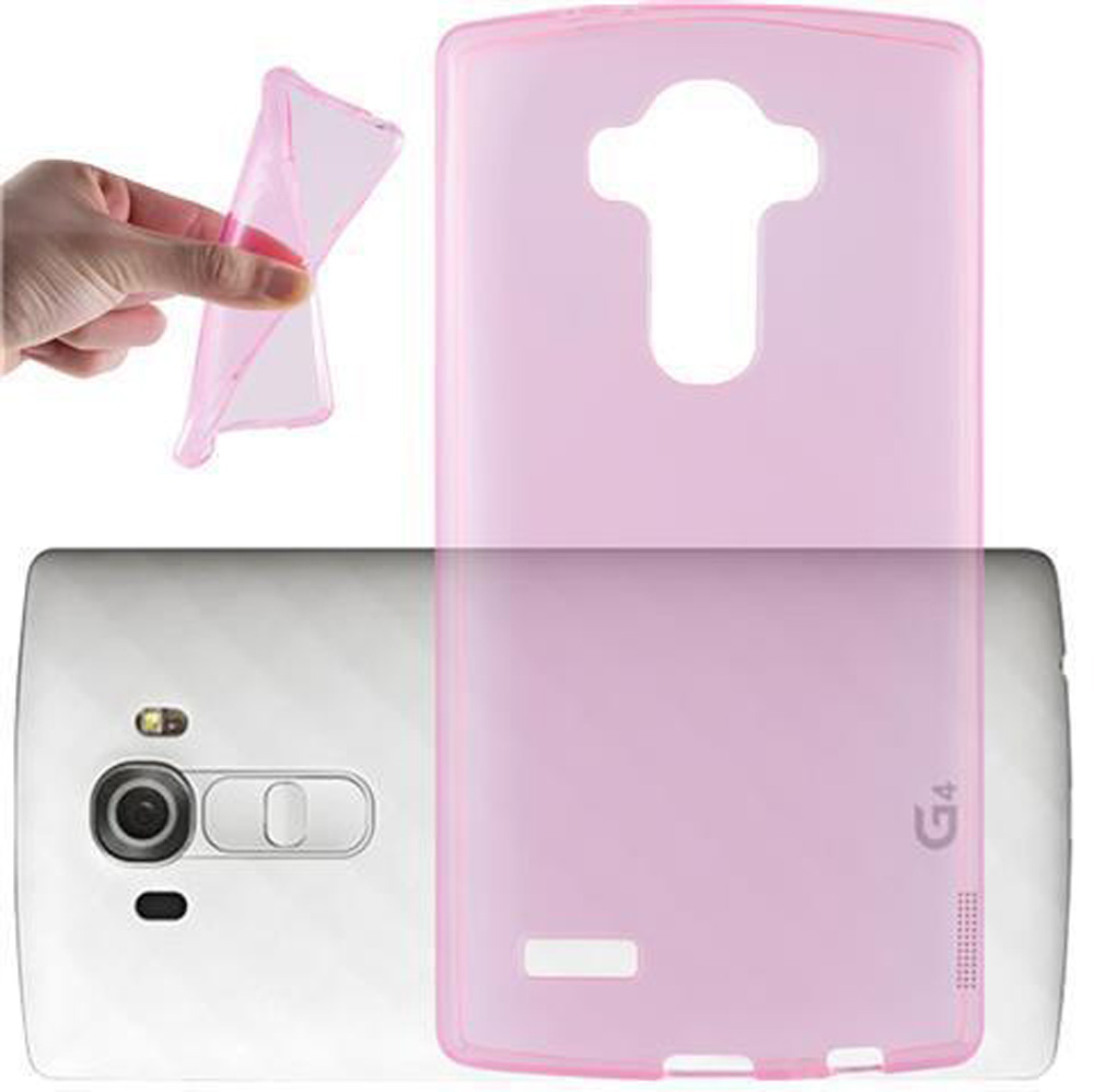 Una mano sujeta una funda de teléfono rosa translúcida. Un smartphone plateado yace al lado.