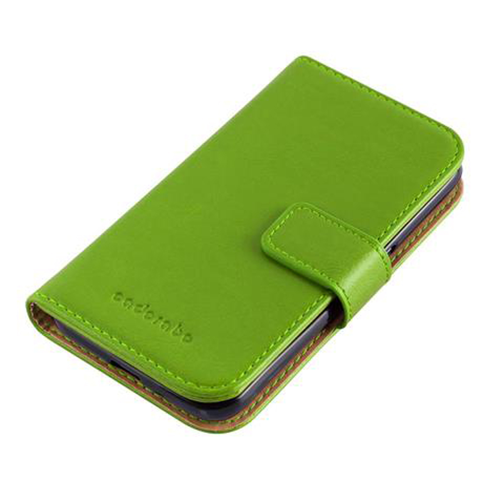 Grünes Leder-Flip-Case für ein Smartphone mit Schnallenverschluss.