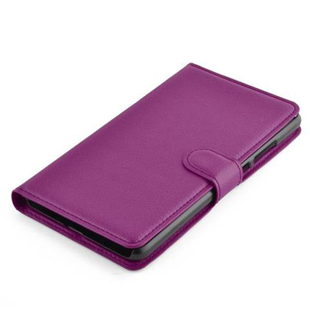 Custodia viola per telefono a libro con chiusura su sfondo bianco.