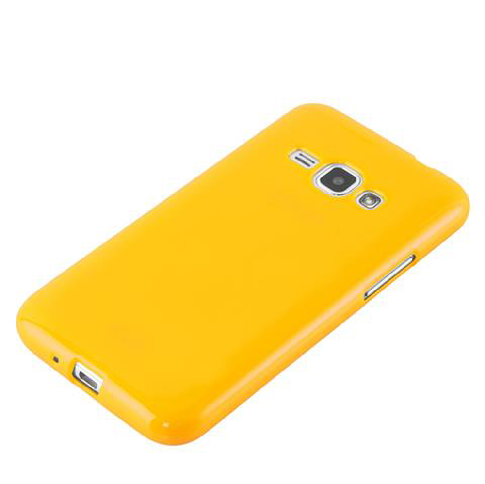 Una cover gialla per telefono con fotocamera e porta di ricarica su sfondo bianco.