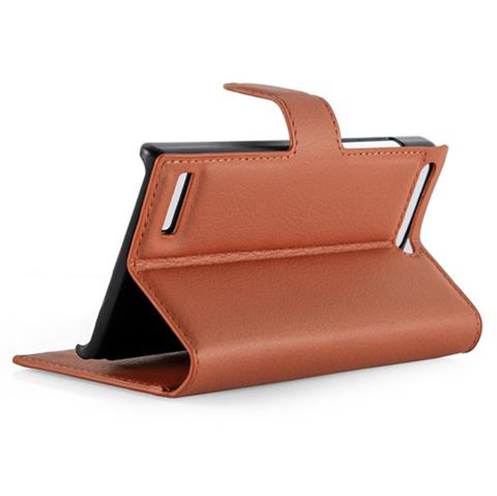 Funda de cuero marrón para teléfono o tableta, abierta y de pie.