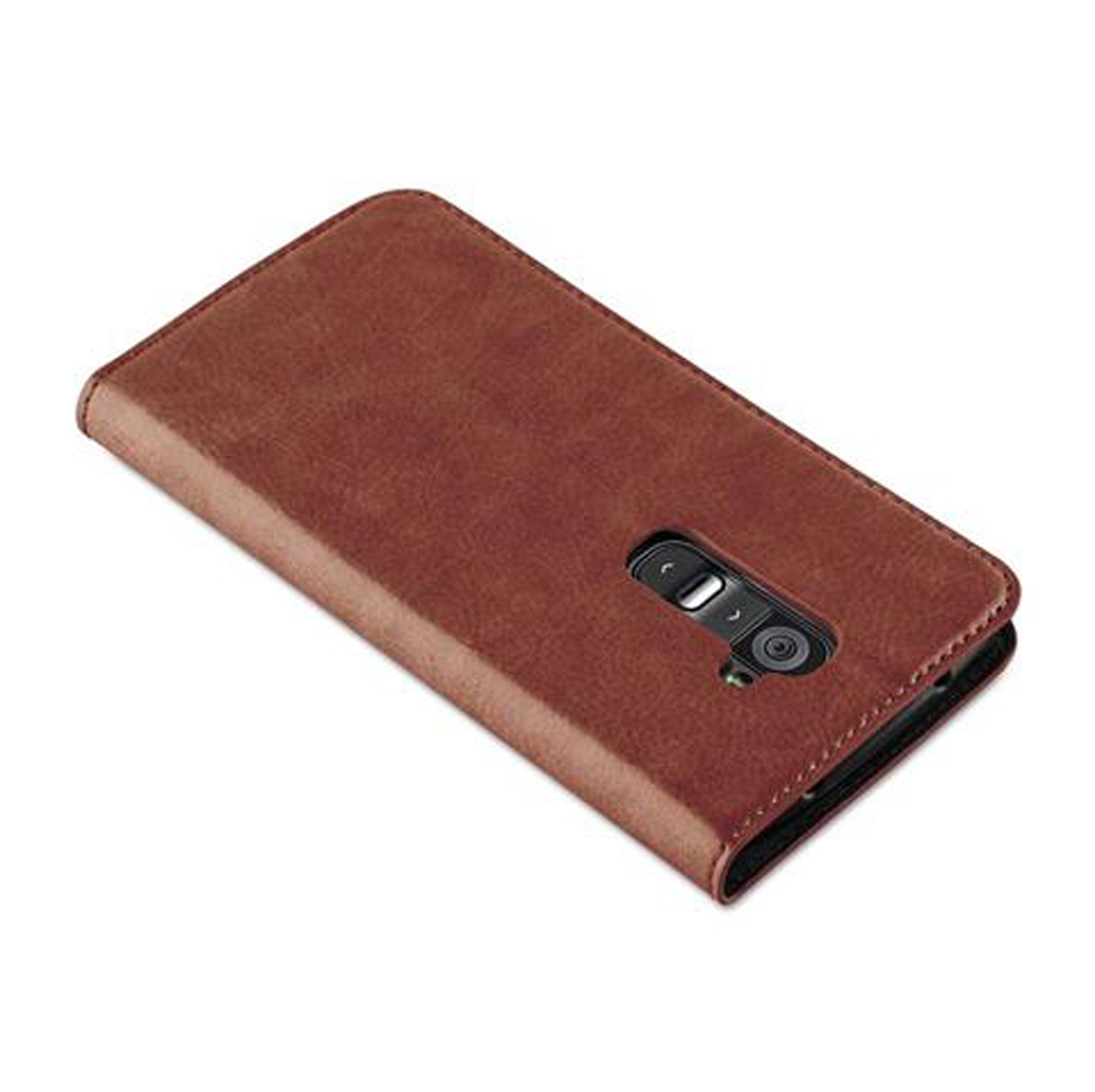 Braune Ledertasche für ein Smartphone mit sichtbarer Kameralinse.