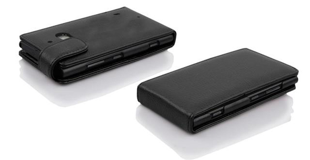 Due custodie nere in pelle per telefono, su sfondo bianco.