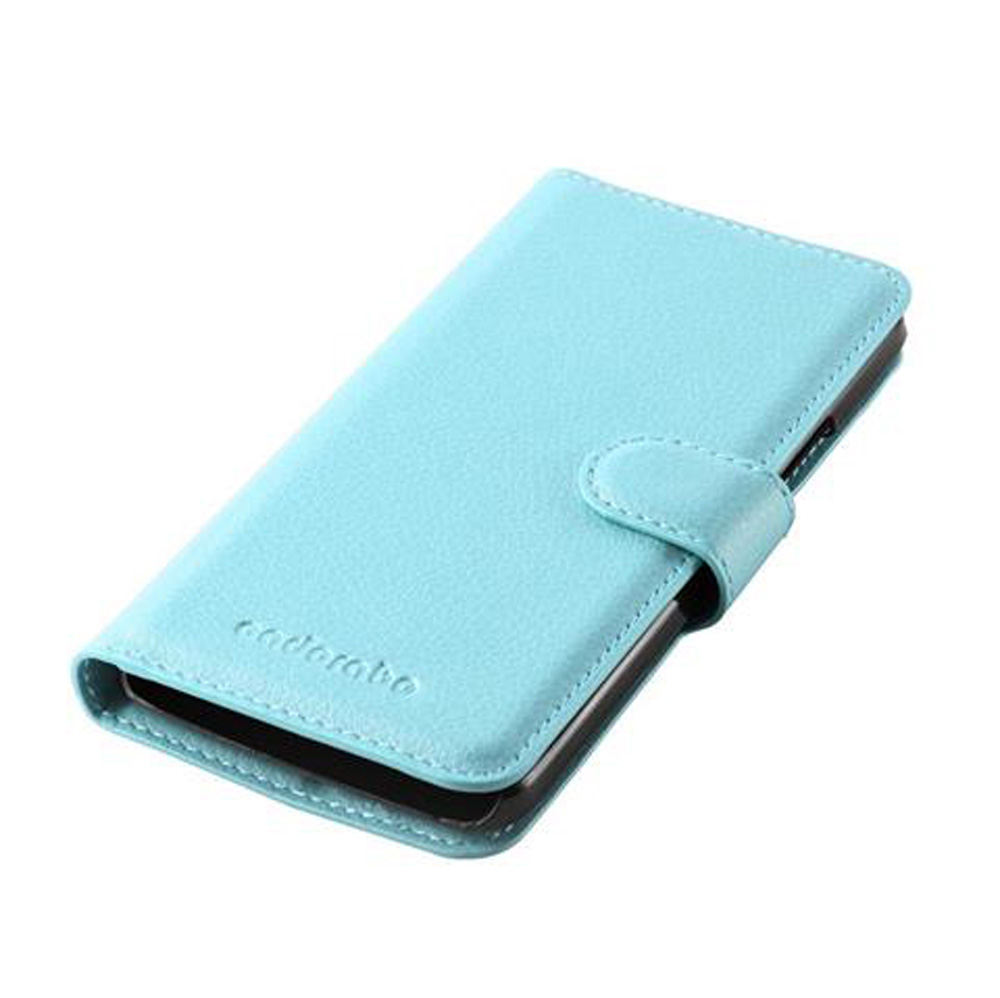 Custodia per telefono azzurra stile portafoglio con chiusura a scatto.