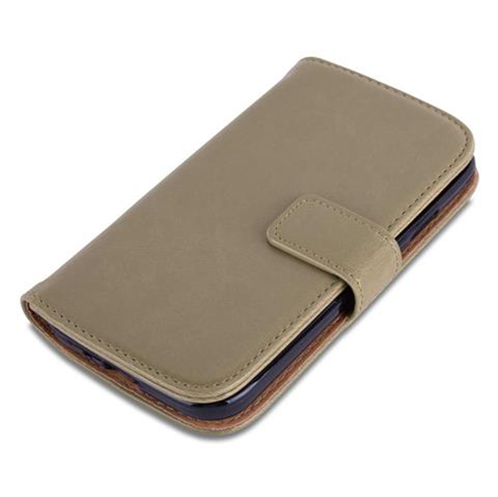 Una custodia a libro beige per telefono su sfondo bianco.