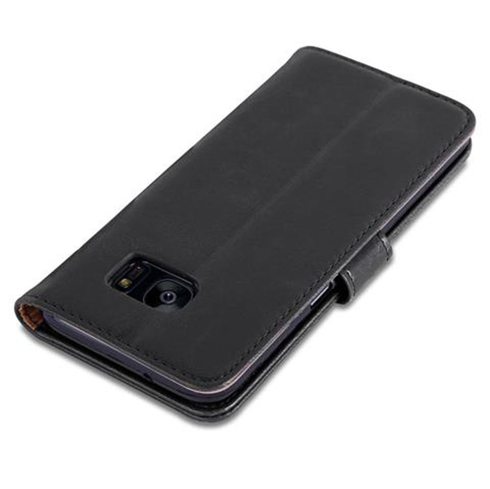 Funda negra de cuero tipo libro con recorte de cámara en la parte trasera.
