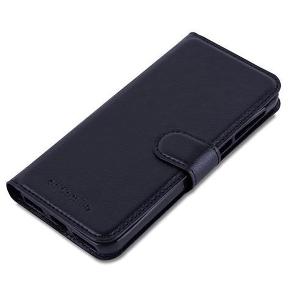 Custodia a portafoglio chiusa in pelle blu scuro per smartphone su sfondo bianco.