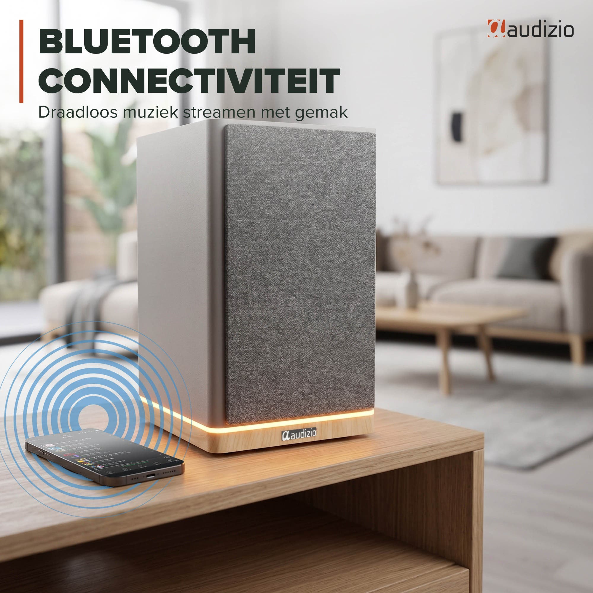 Un altavoz con base de madera y un smartphone sobre una mesa, con ondas azules.