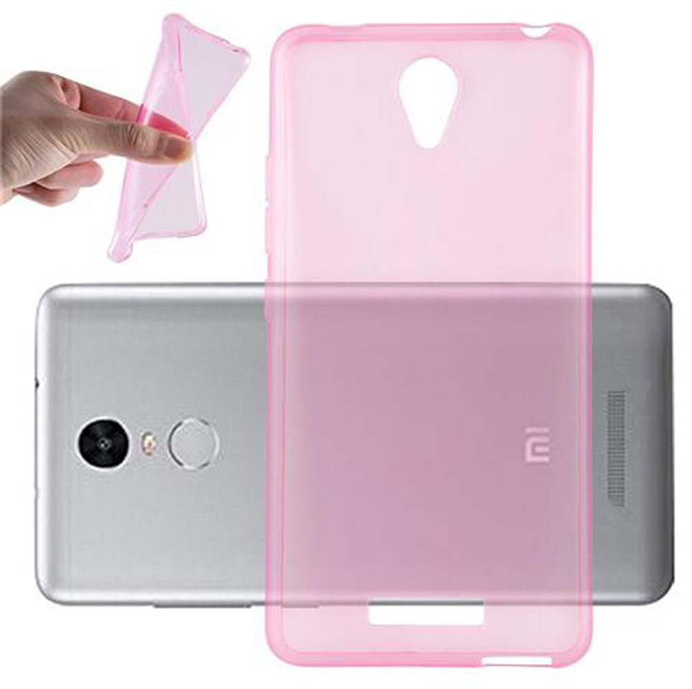 Una mano tiene una custodia rosa traslucida sopra uno smartphone argentato.