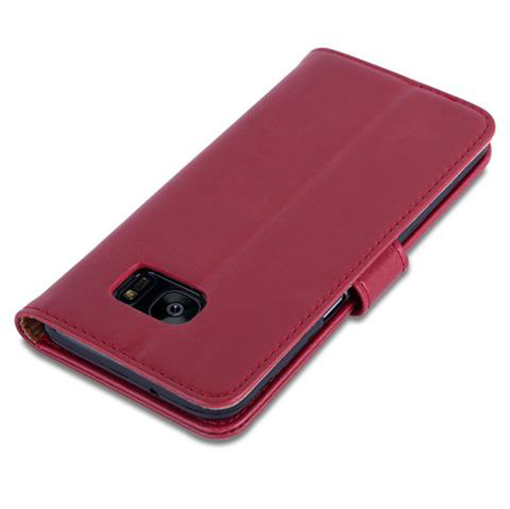 Una funda roja para móvil con abertura para cámara.