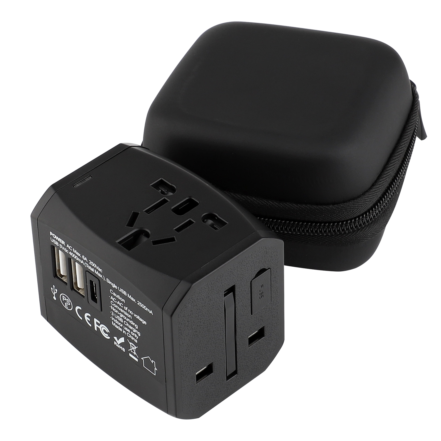 Schwarzer Reiseadapter mit mehreren Steckdosen und USB-Anschlüssen neben einem schwarzen Koffer.