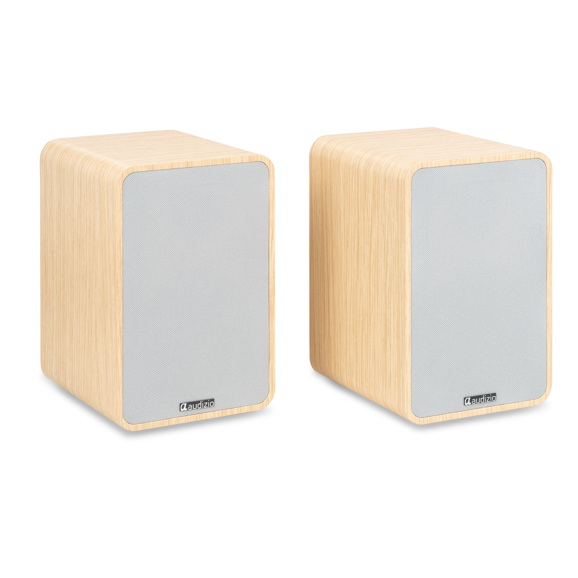 Dos altavoces blancos de madera con frente gris sobre fondo blanco.