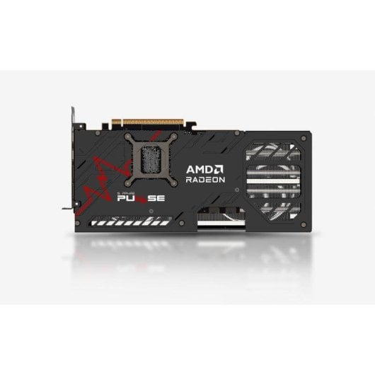 Tył czarnej karty graficznej AMD Radeon z czerwonymi akcentami i kratkami wentylatora.