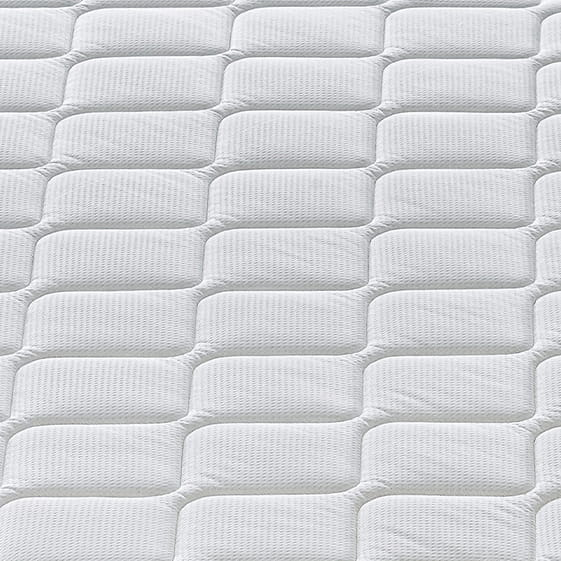 Superficie de colchón blanco acolchado con costuras horizontales y verticales.