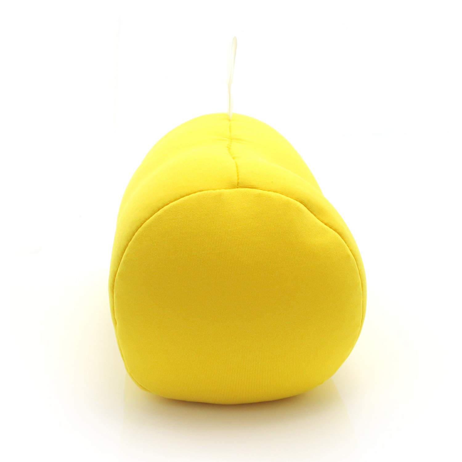 Un oggetto morbido giocattolo, rotondo e giallo brillante su sfondo bianco.