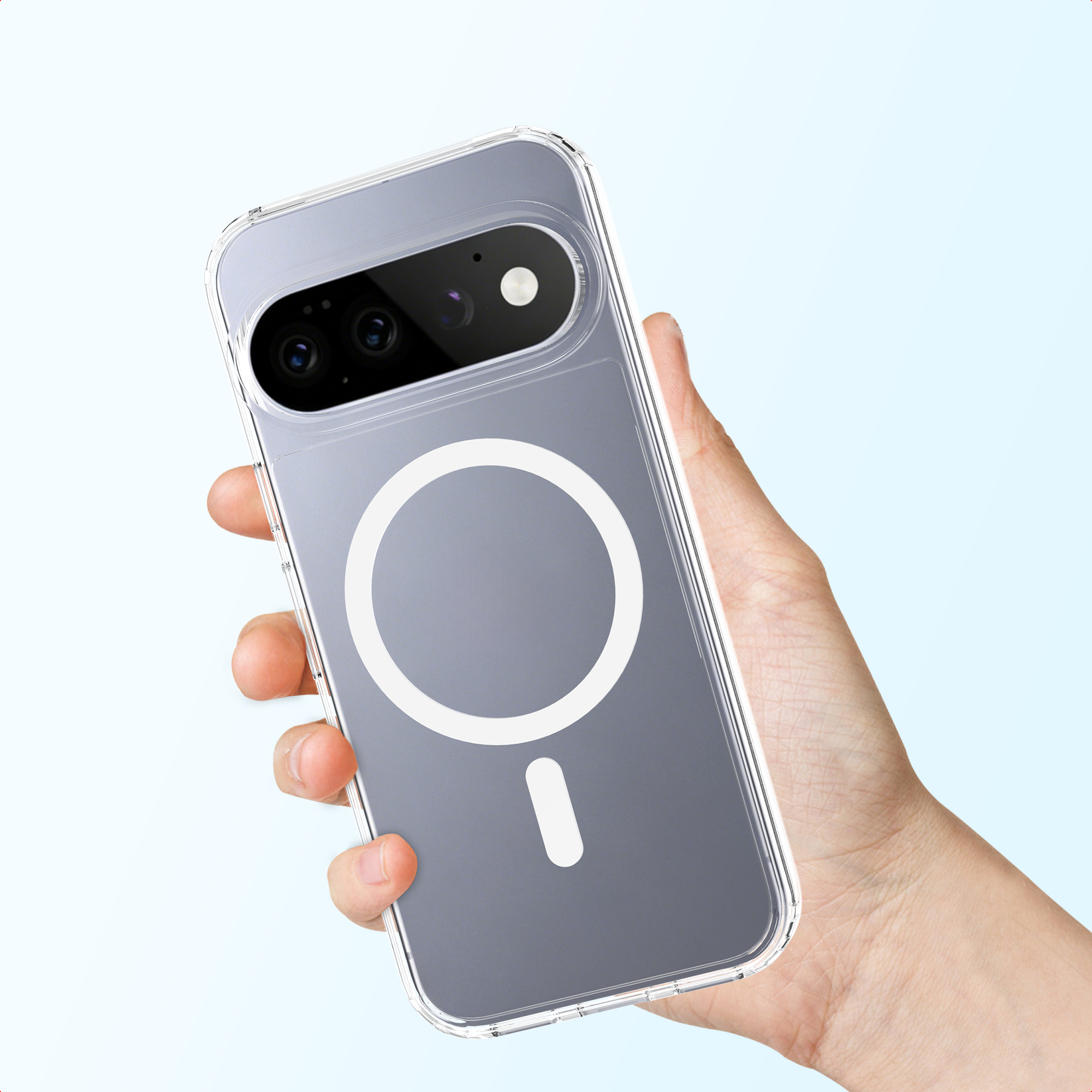 Una mano tiene una custodia trasparente per telefono con modulo fotocamera e cerchio magnetico.