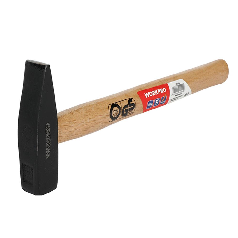 Ahşap saplı siyah metal çekiç, WORKPRO markalı.