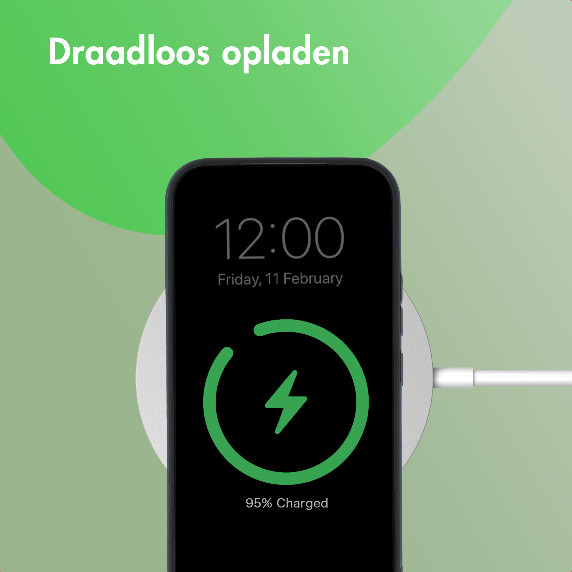 Een iPhone laadt draadloos op een oplaadstation, 95% vol.