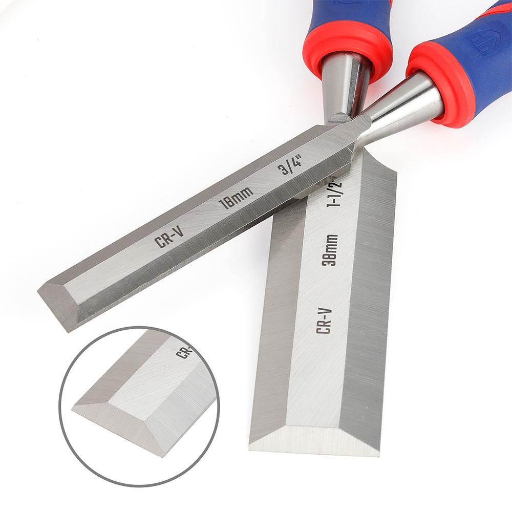 Mavi ve kırmızı saplı iki adet CR-V iskarpela. Biri 18mm (%3/4), diğeri 38mm (1-1/2").
