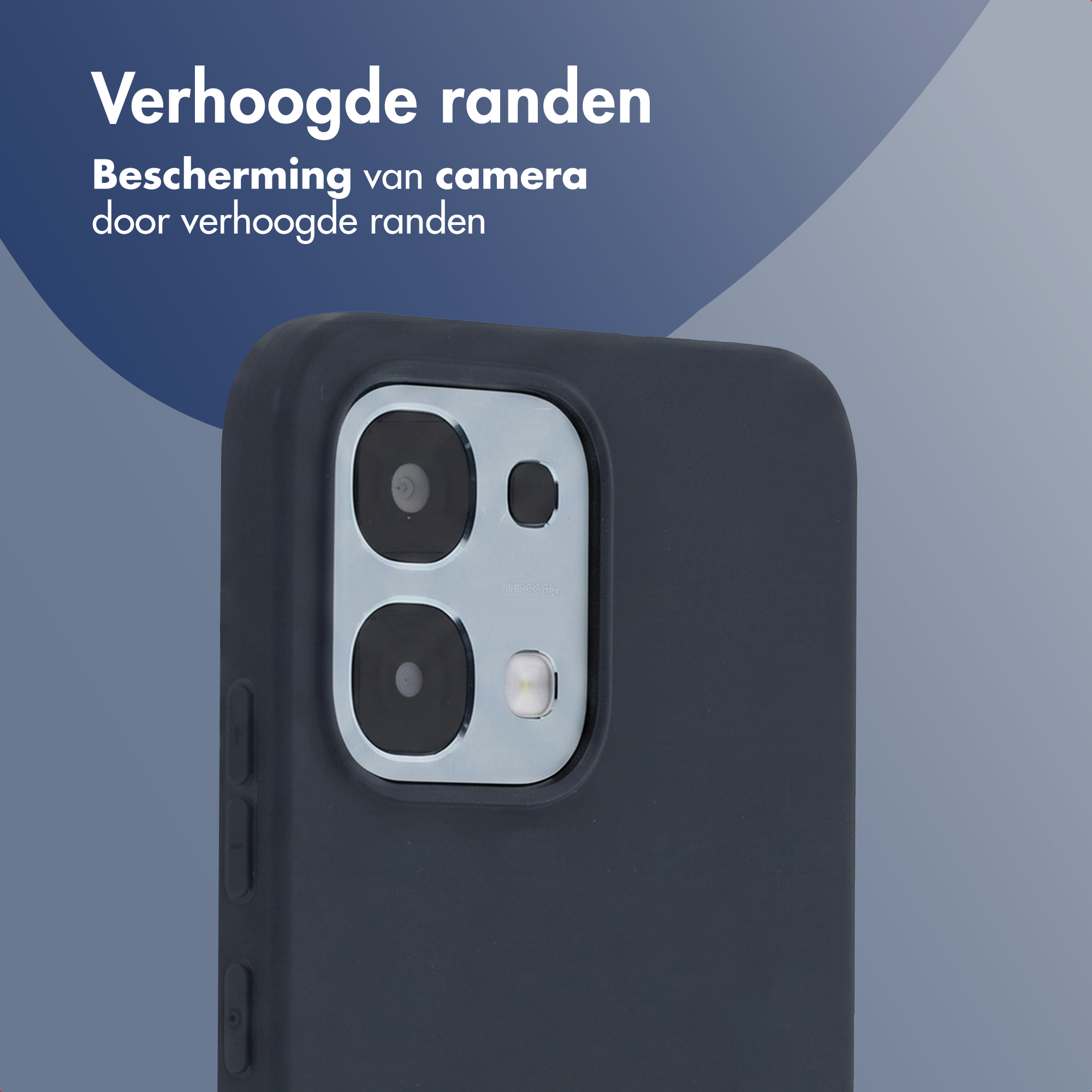 Close-up van de achterkant van een donkere smartphonehoes met drie cameralenzen.